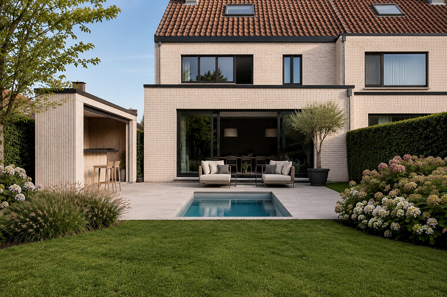 HOB met plunge pool, poolhouse en aangelegde tuin
